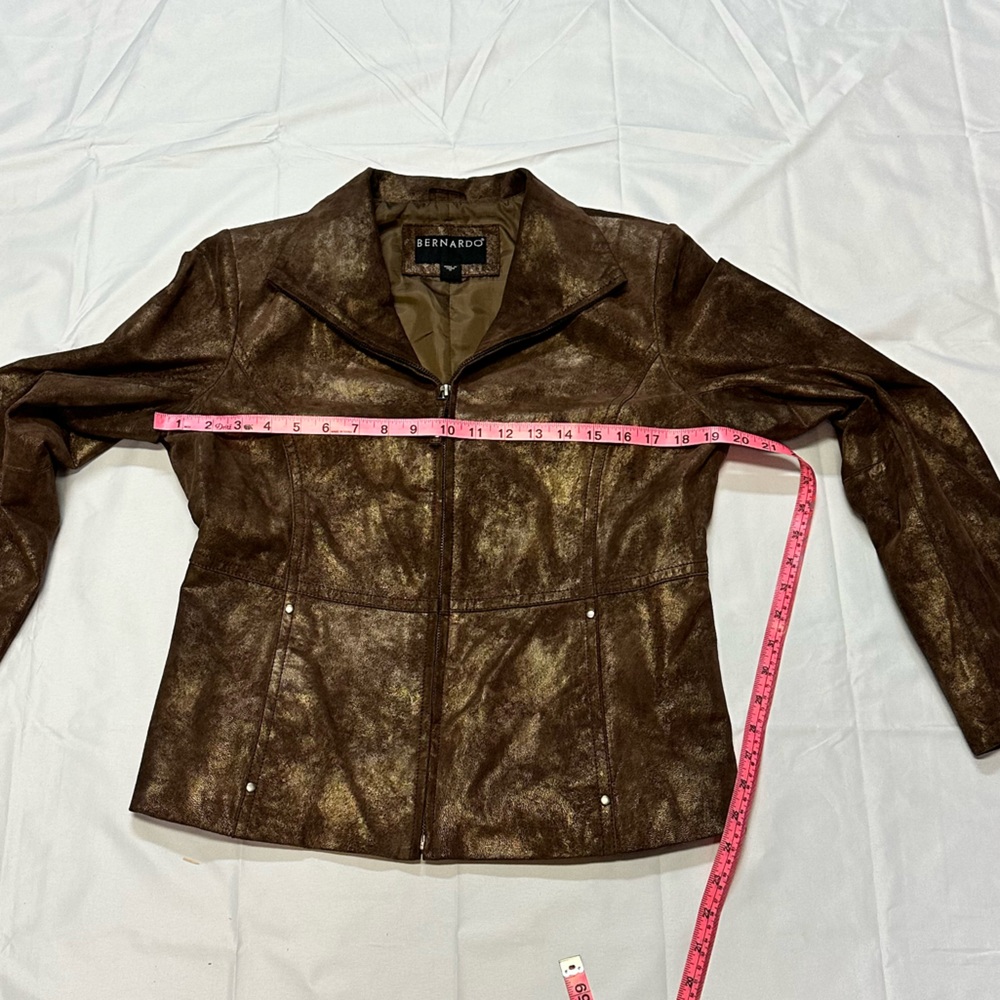 Bernardo Brown Ladies Leather Jacket Gold Metallic W| Pockets Jacket Size M EUC - Picture 8 of 13